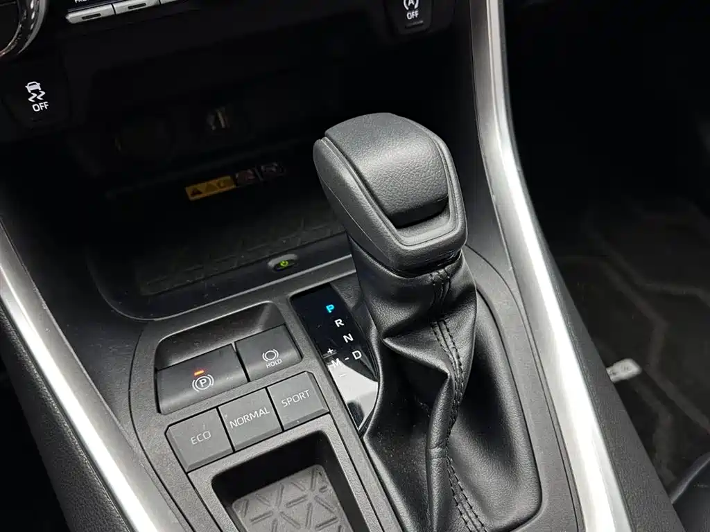 Toyota RAV4 2023 — фото 15