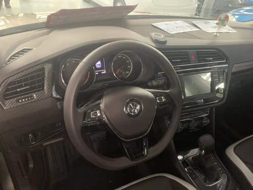 Volkswagen Tiguan L 2017 — фото 15