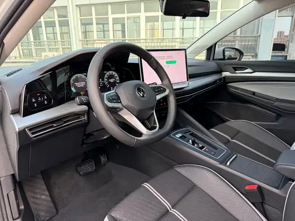 Volkswagen Golf 2025
