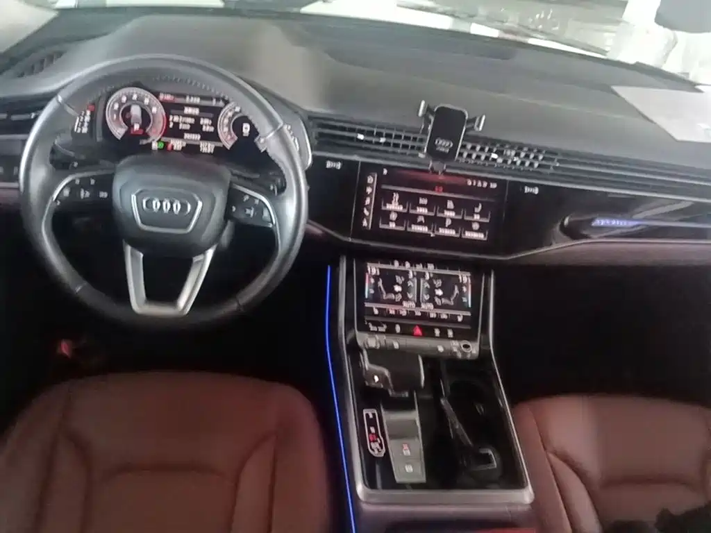 Audi Q7 2020 — фото 10
