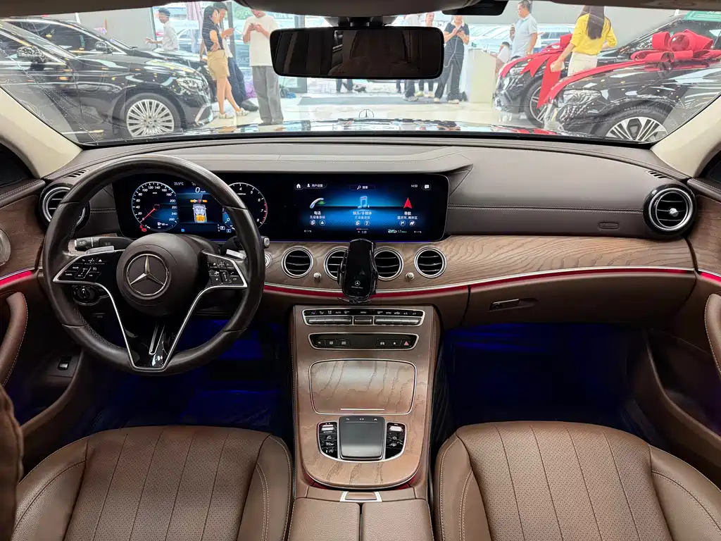 Mercedes-Benz E-Class 2021 — фото 13