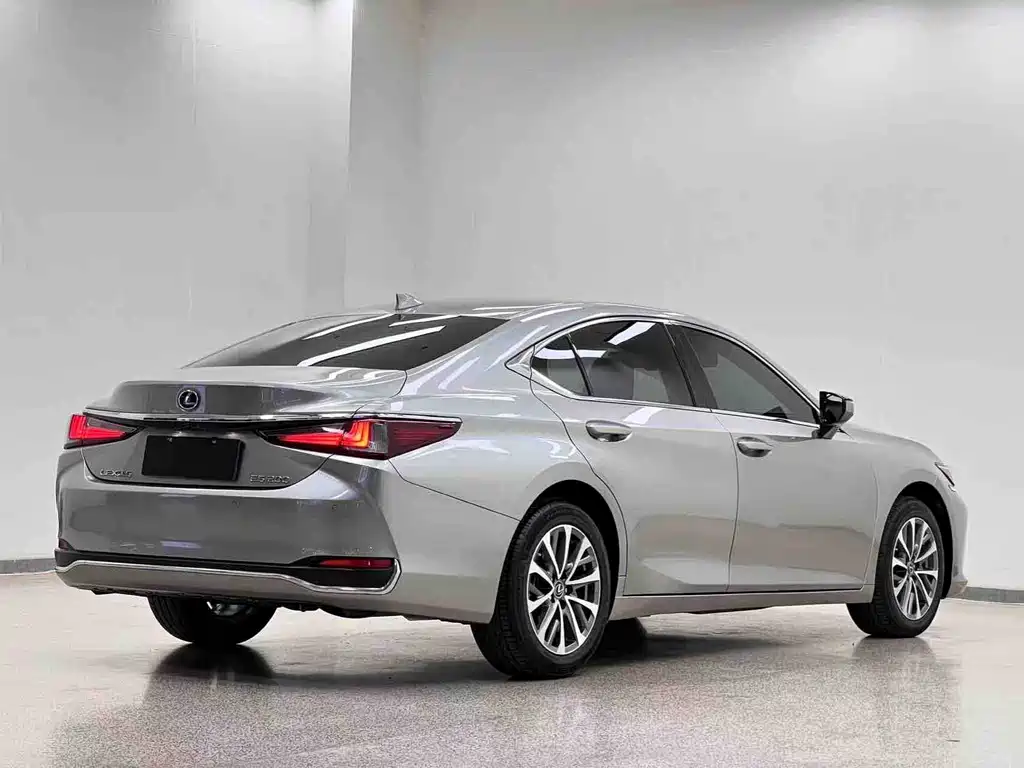 Lexus ES 2022 — фото 26