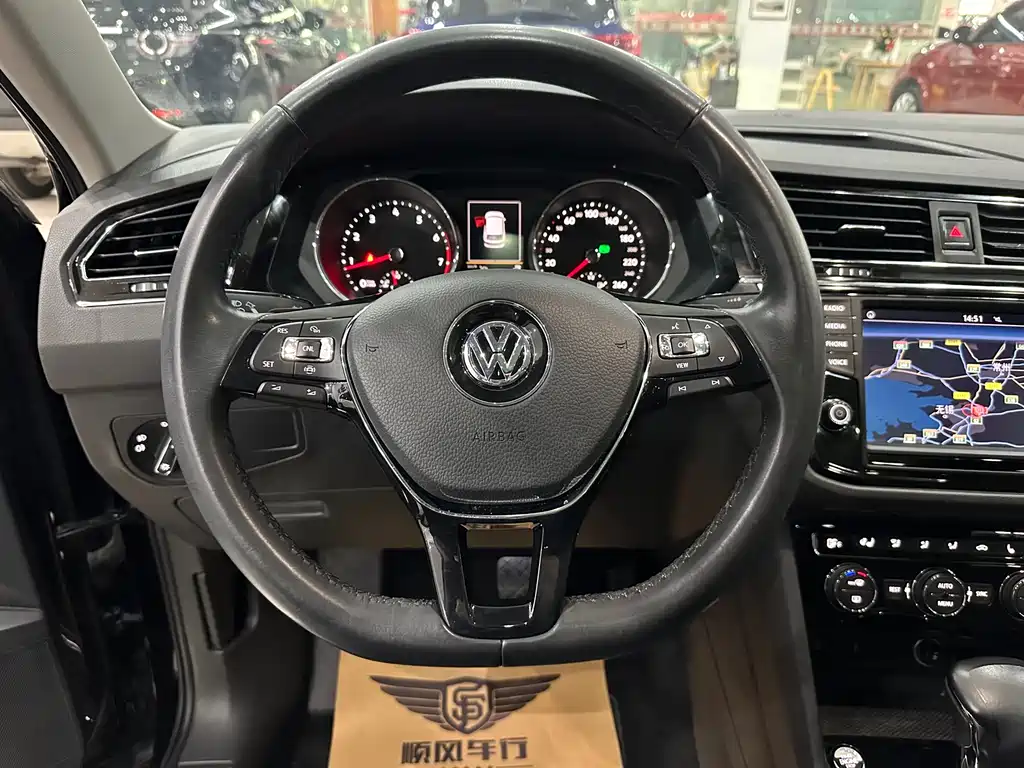 Volkswagen Tiguan L 2018 — фото 24