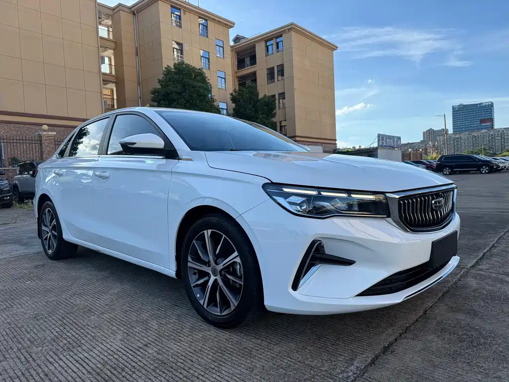 Geely Emgrand 2021