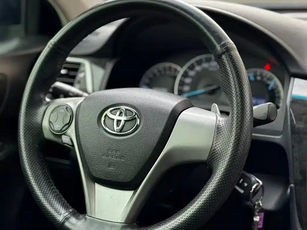 Toyota Camry 2014 — фото 7
