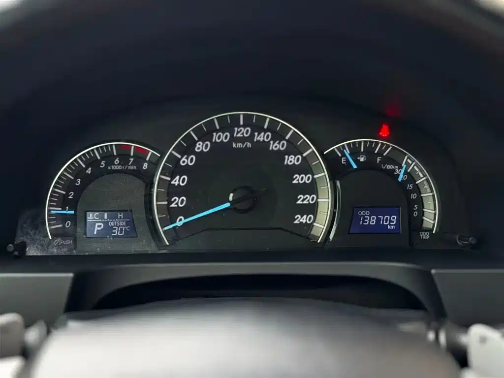Toyota Camry 2014 — фото 8