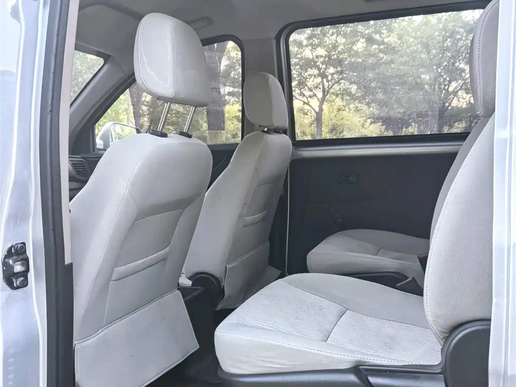 Wuling Hongguang V 2019 — фото 9