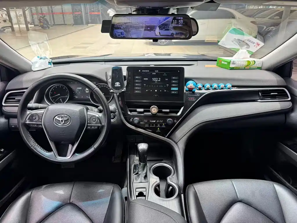 Toyota Camry 2022 — фото 9