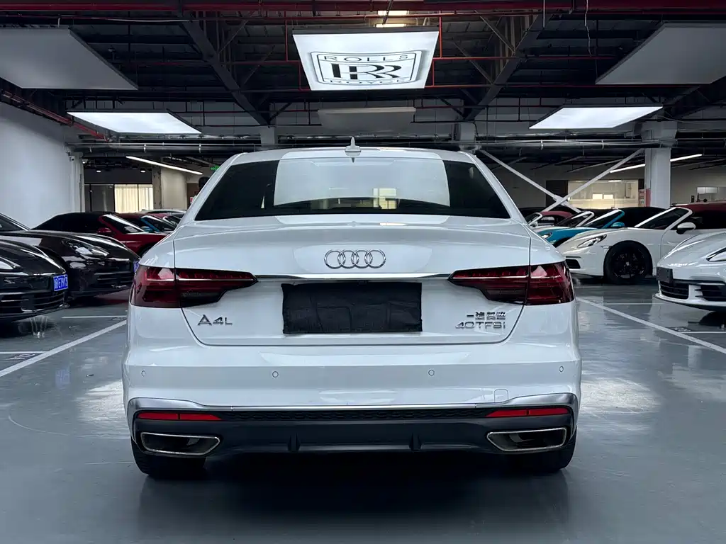 Audi A4L 2022 — фото 17