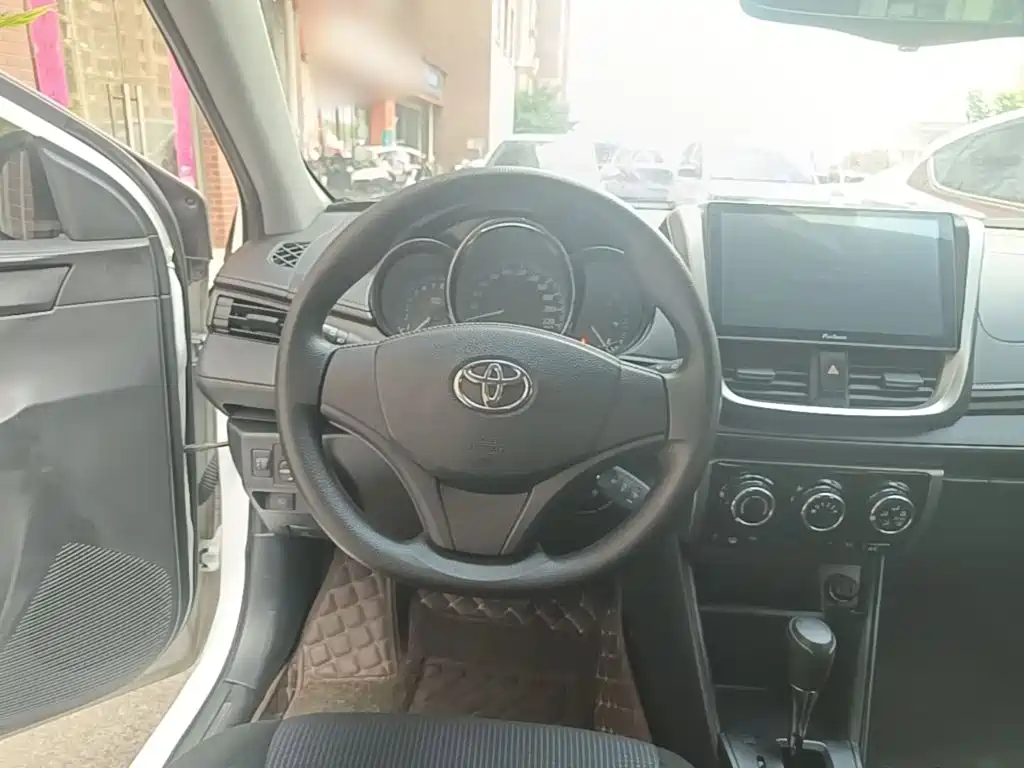 Toyota Yaris L 2018 — фото 11
