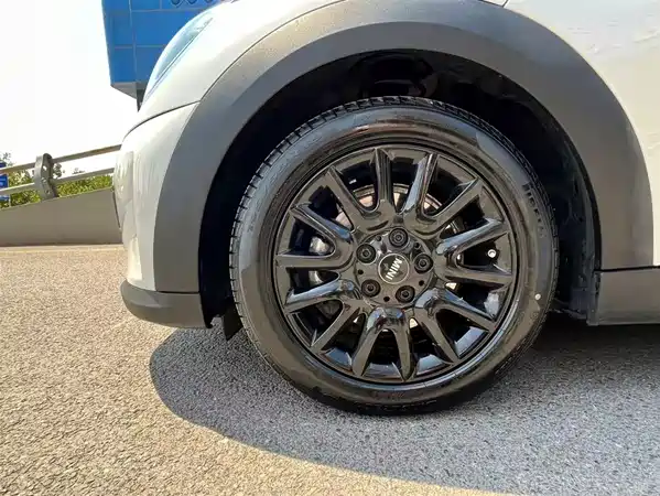 MINI MINI 2023