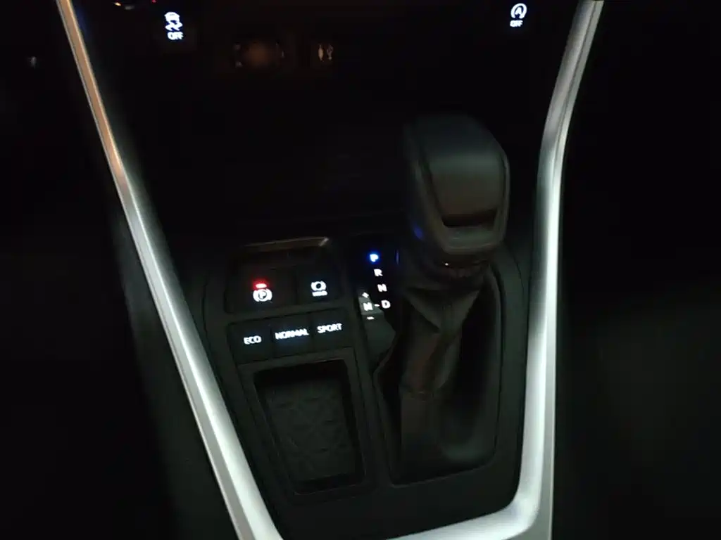 Toyota RAV4 2020 — фото 14