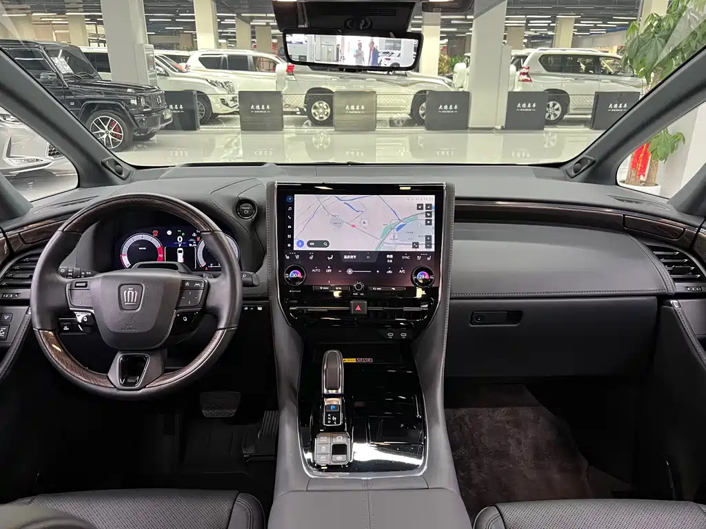 Toyota Vellfire 2023 — фото 16