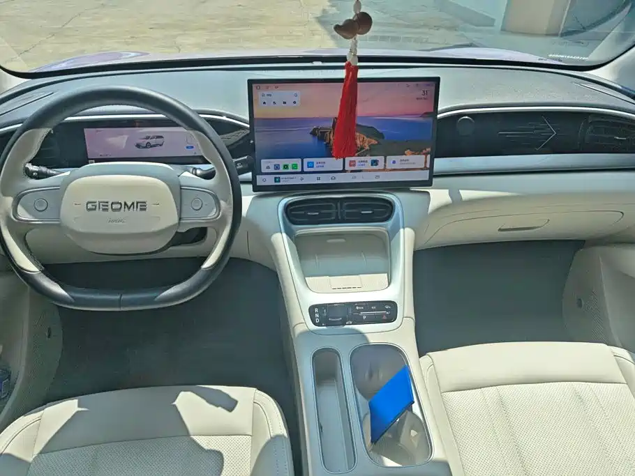 Geely Galaxy Starwish 2025 — фото 12
