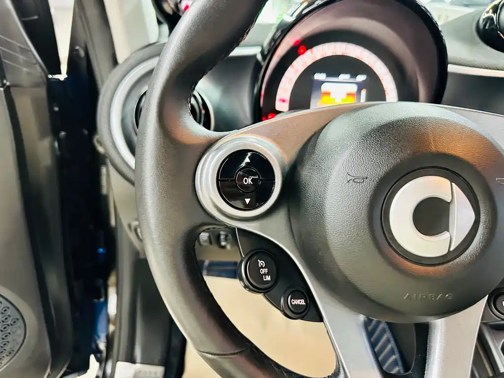 smart Fortwo 2018 — фото 39