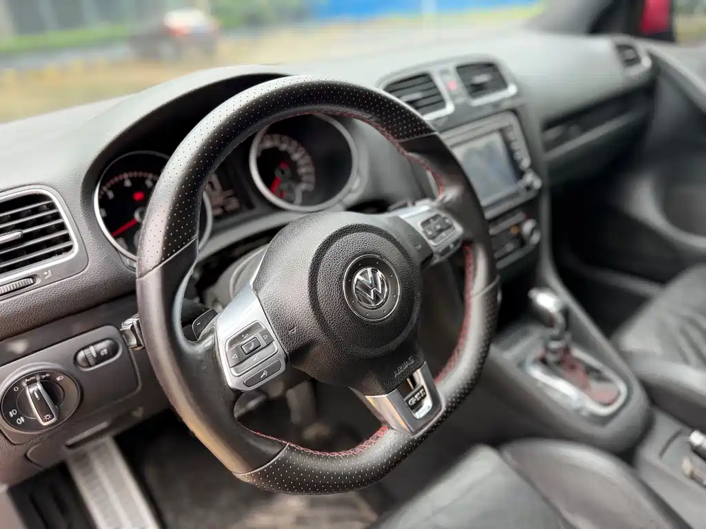 Volkswagen Golf GTI 2012 — фото 12