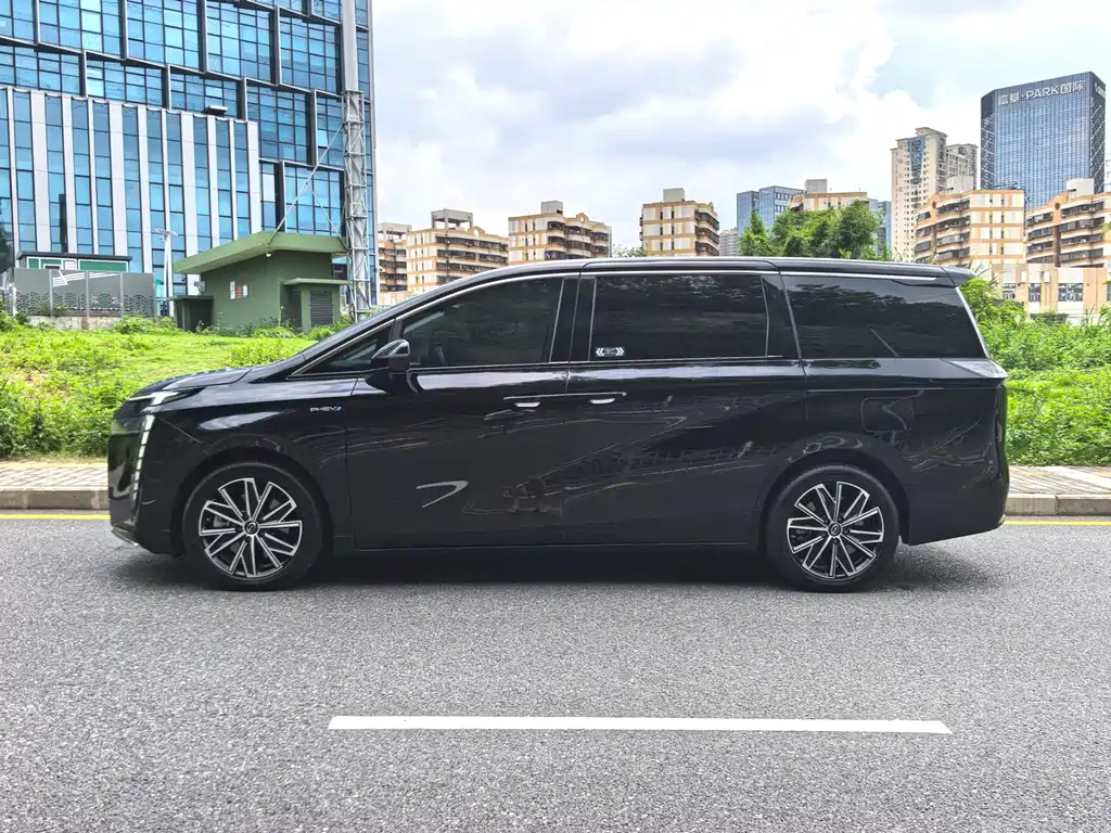 GAC Motor E8 PHEV 2024
