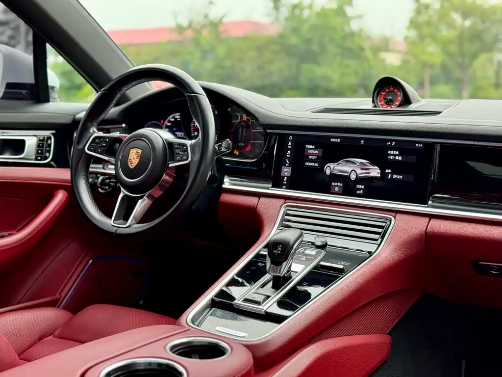 Porsche Panamera 2019 — фото 24