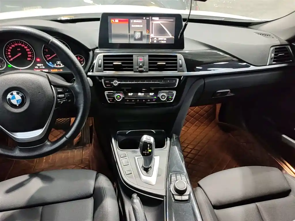 BMW 3 Series GT 2018 — фото 13