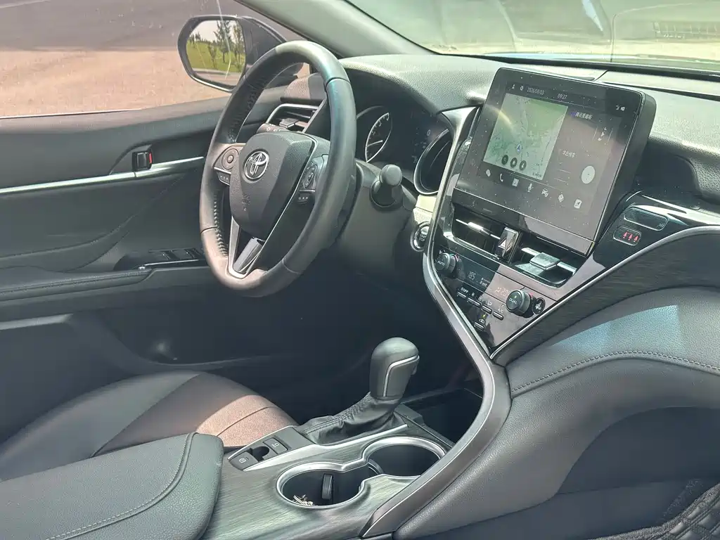Toyota Camry 2023 — фото 10