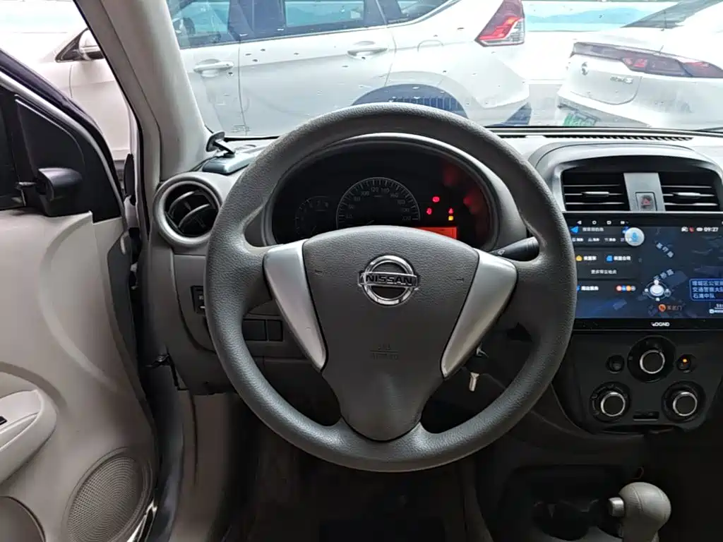 Nissan Sunny 2016 — фото 11