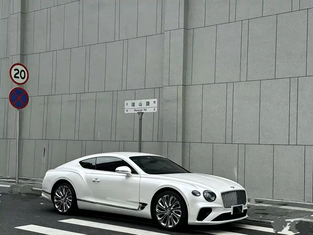 Bentley Continental 2020 — фото 12