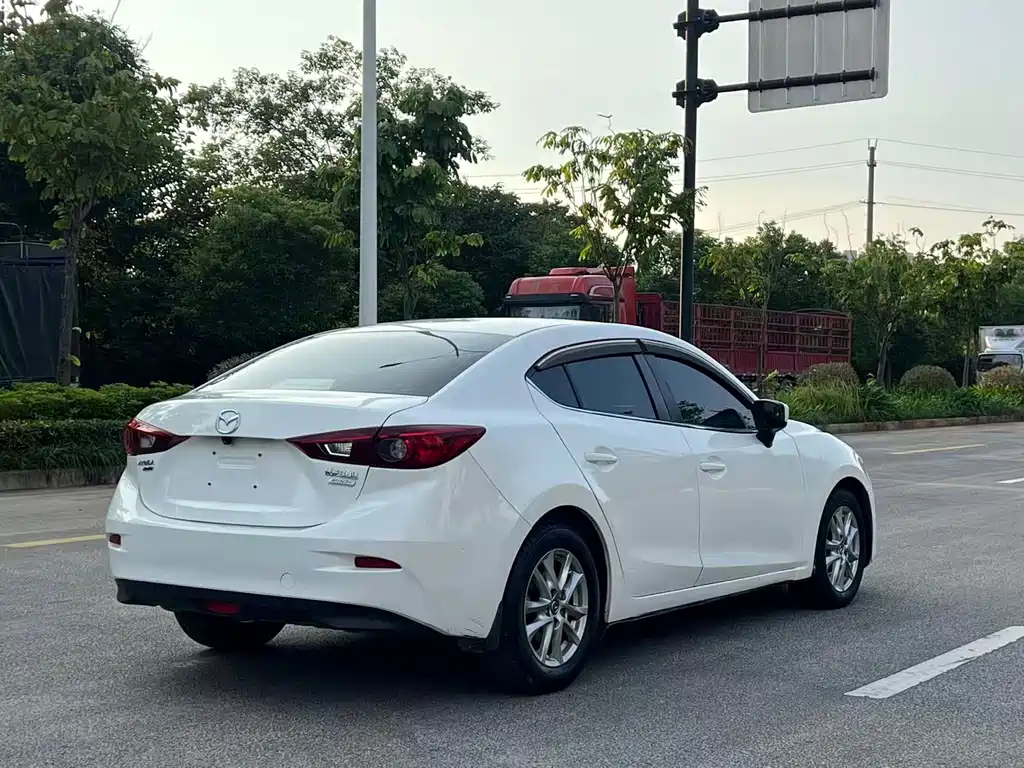 Mazda 3 Axela 2016