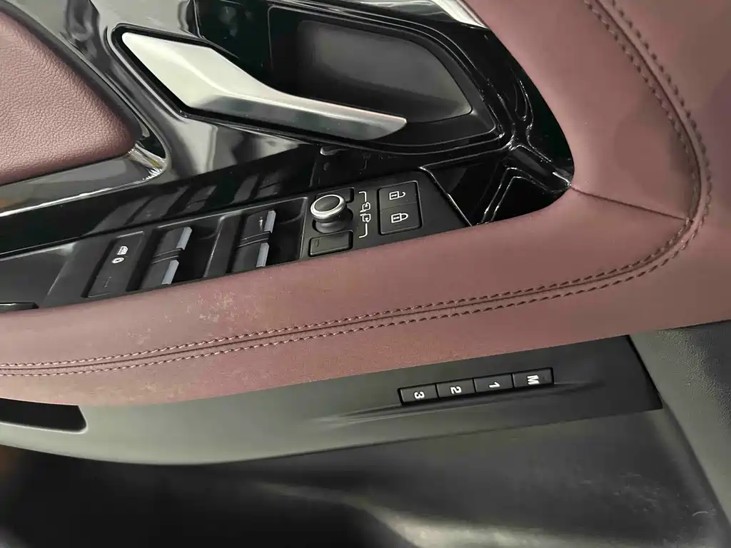 Land Rover Range Rover Evoque 2023 — фото 17
