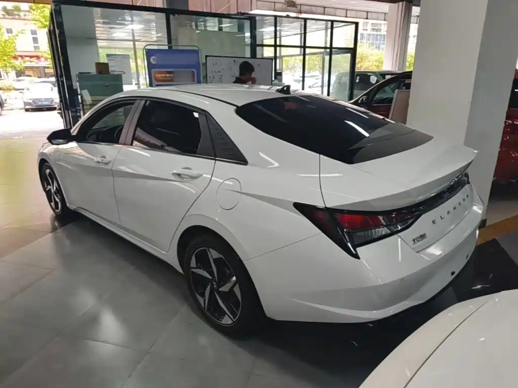 Hyundai Elantra 2023