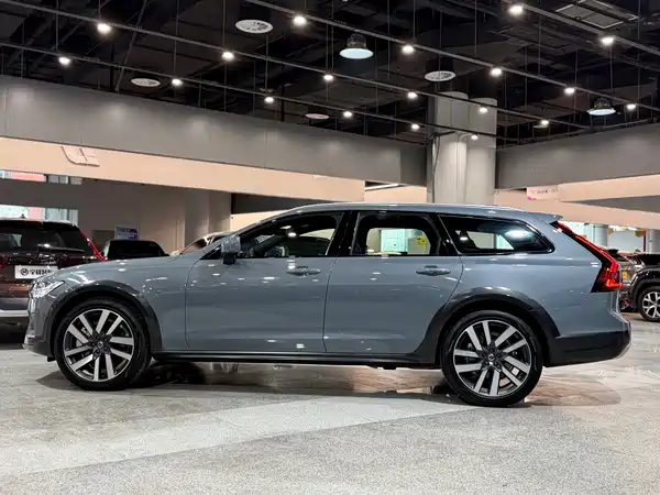 Volvo V90 2022