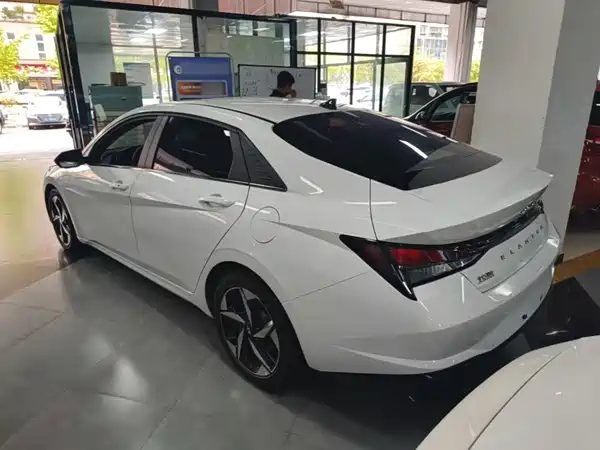 Hyundai Elantra 2023
