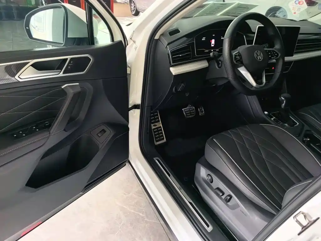 Volkswagen Tiguan L 2023 — фото 16
