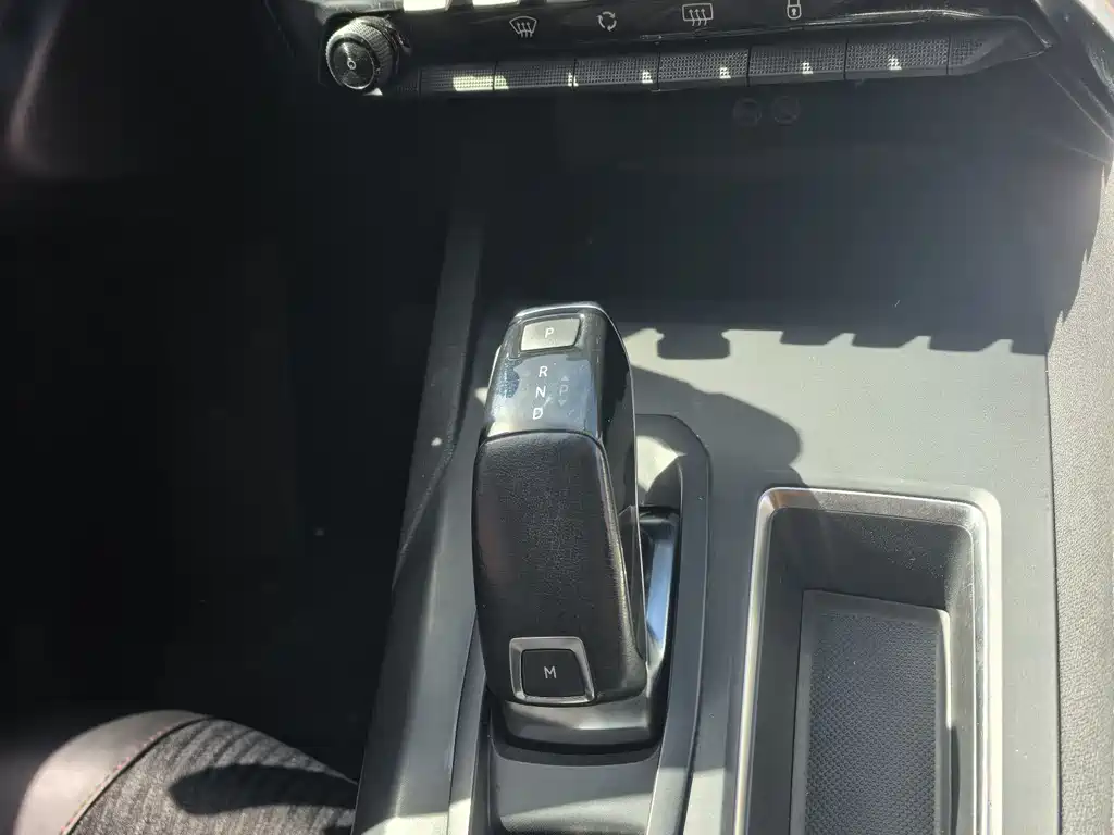 Peugeot 5008 2017 — фото 10