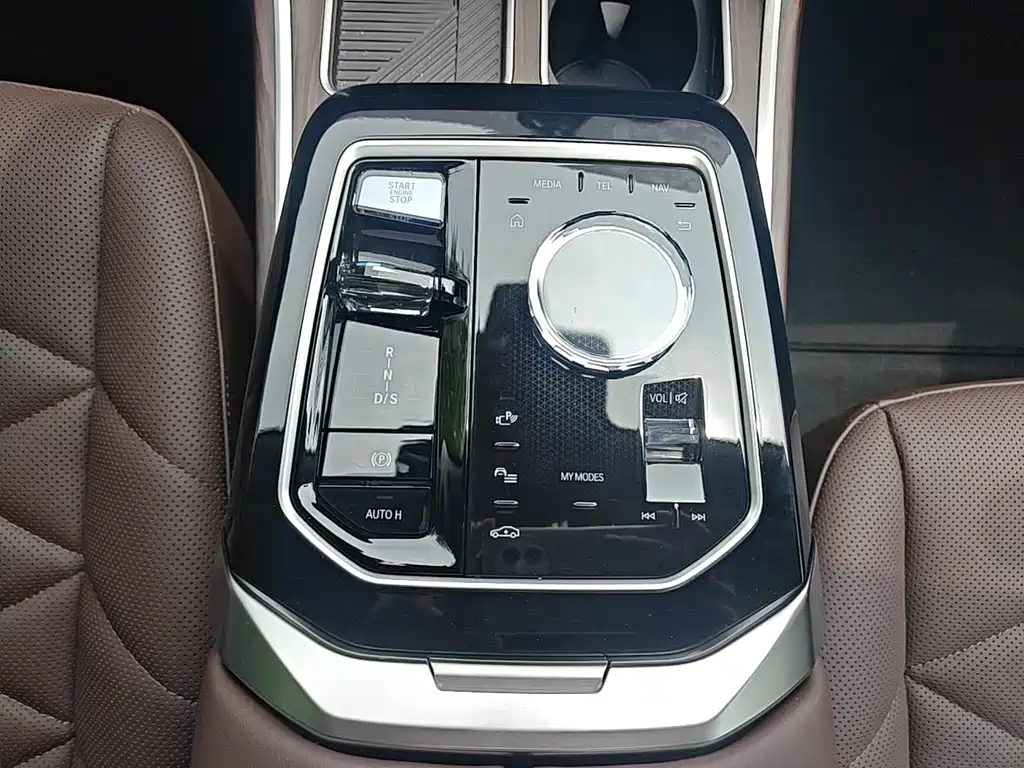 BMW 7 Series 2025 — фото 13