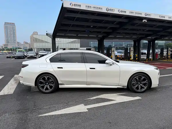 BMW 7 Series 2024