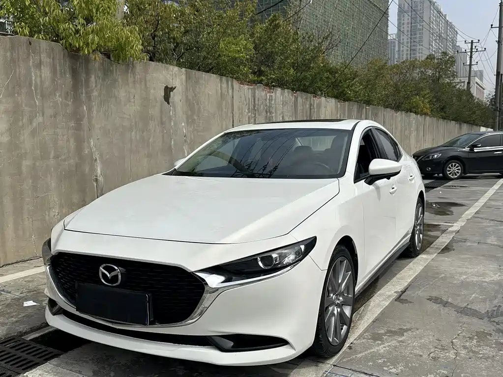 Mazda 3 Axela 2021 — фото 1