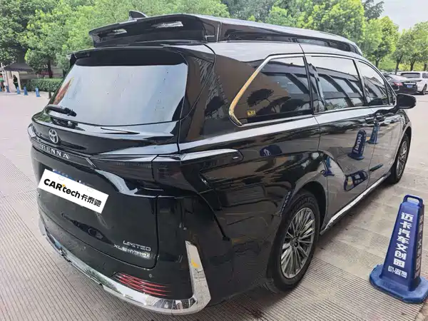 Toyota Sienna 2025
