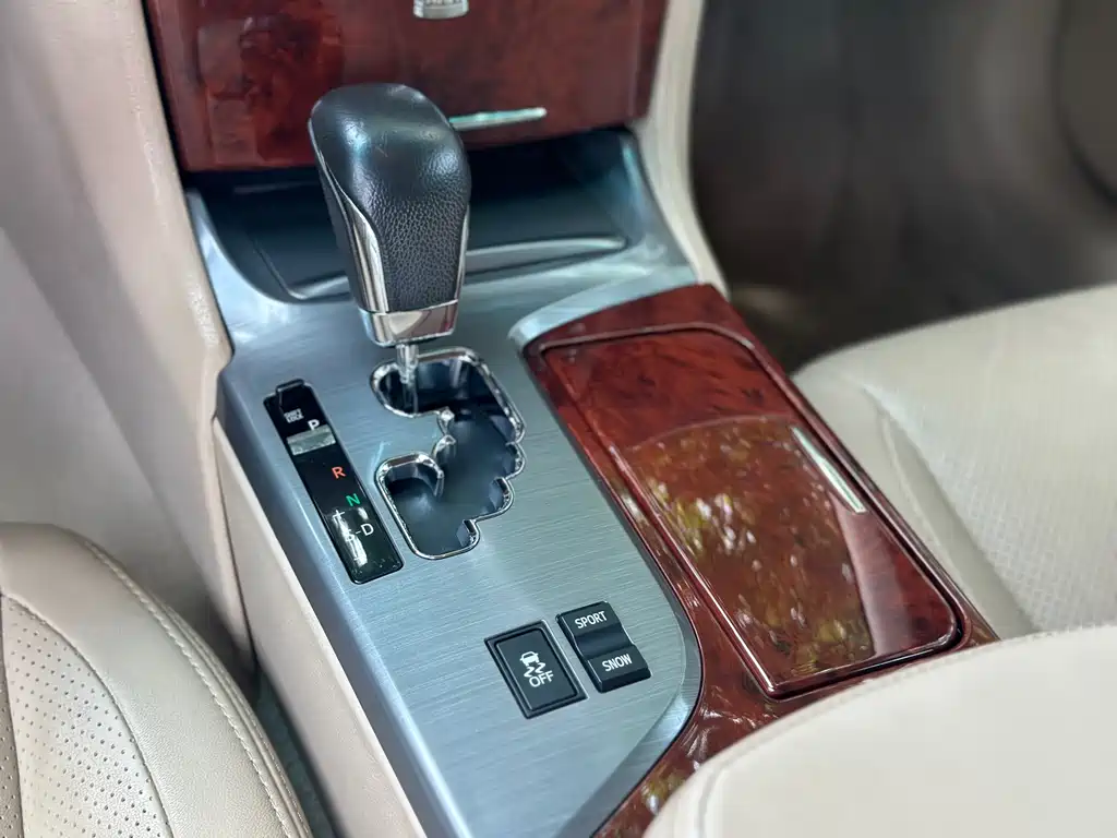 Toyota Crown 2015