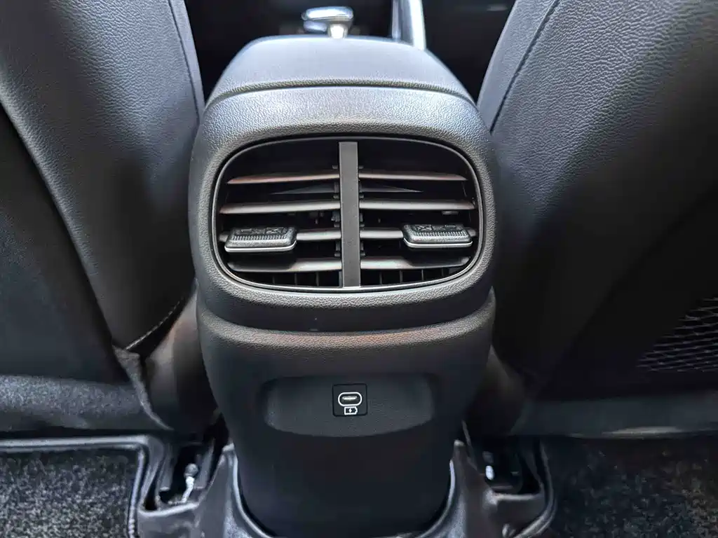 Hyundai Elantra 2023 — фото 16
