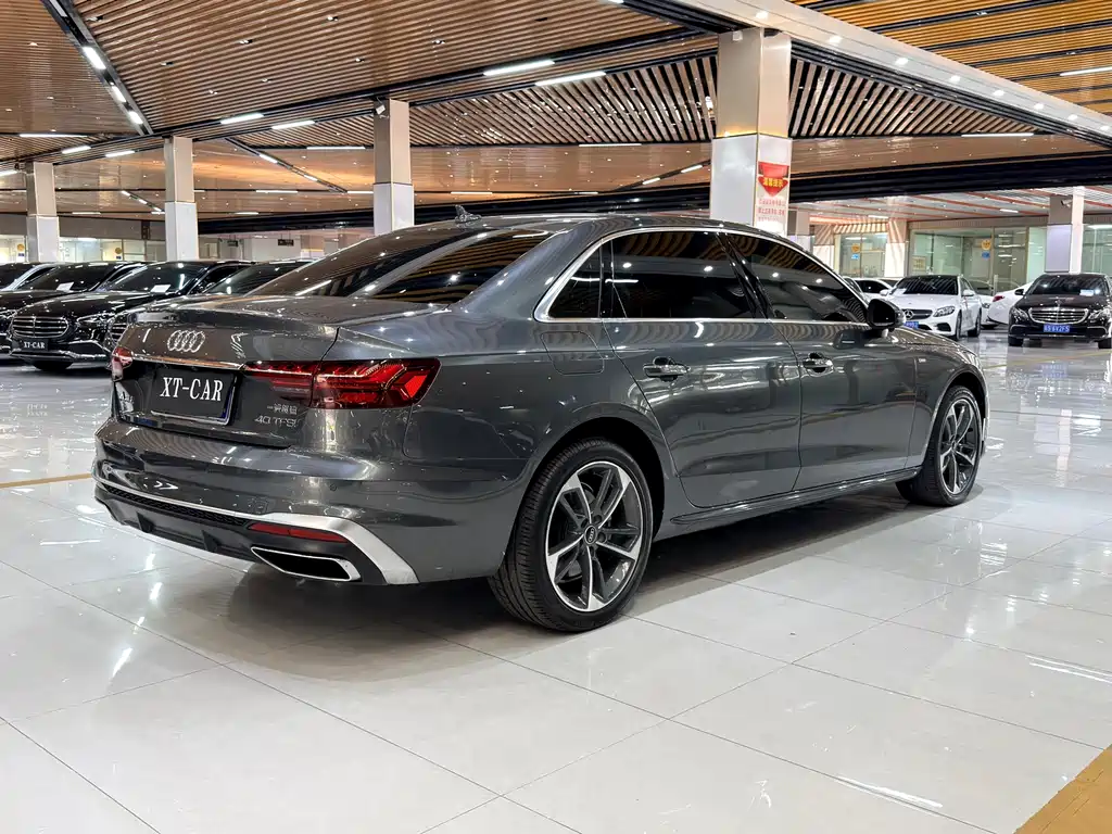 Audi A4L 2022 — фото 7
