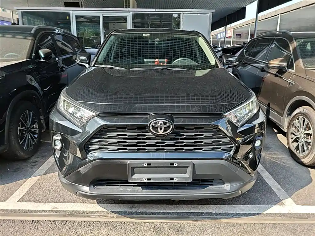 Toyota RAV4 2023 — фото 3