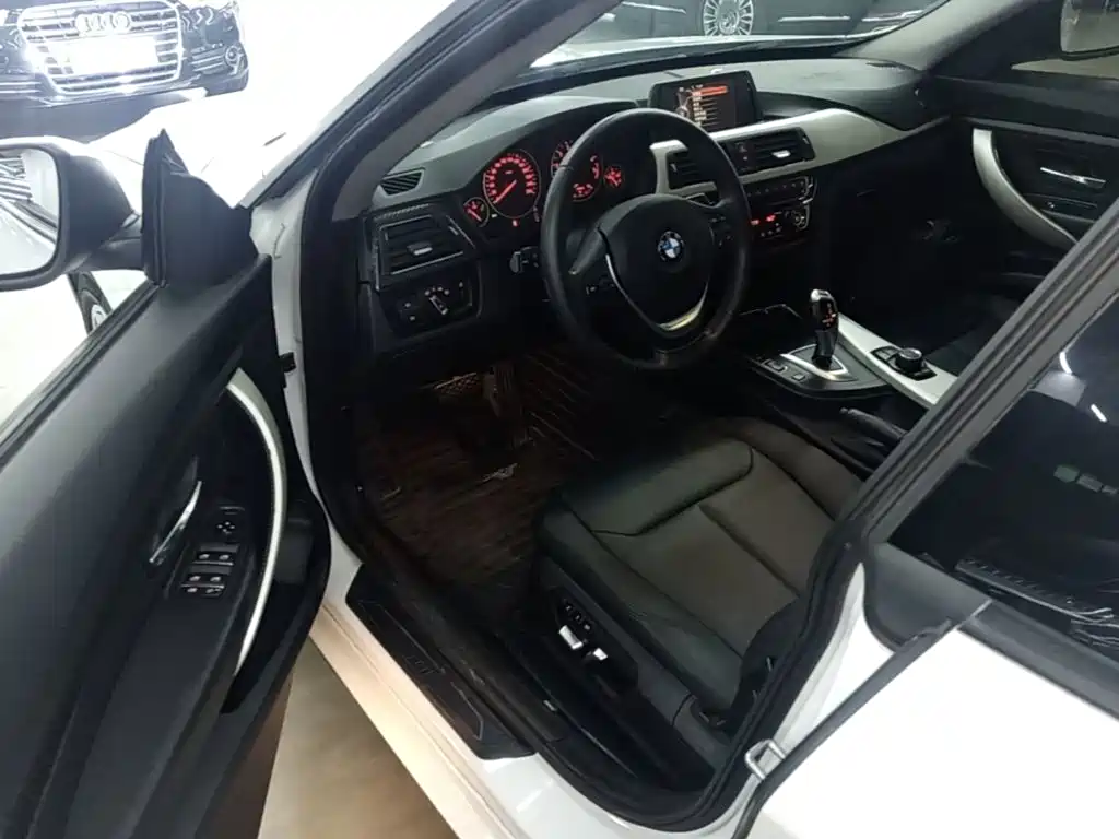 BMW 3 Series GT 2017 — фото 16