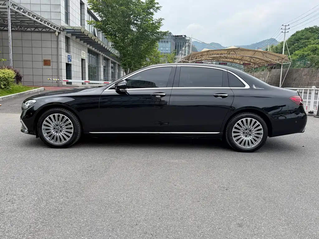 Mercedes-Benz E-Class 2023 — фото 8