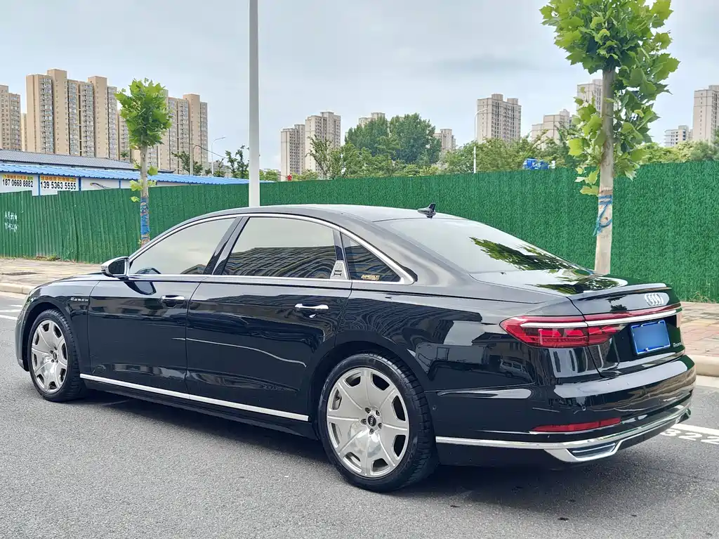 Audi A8 2021 — фото 18