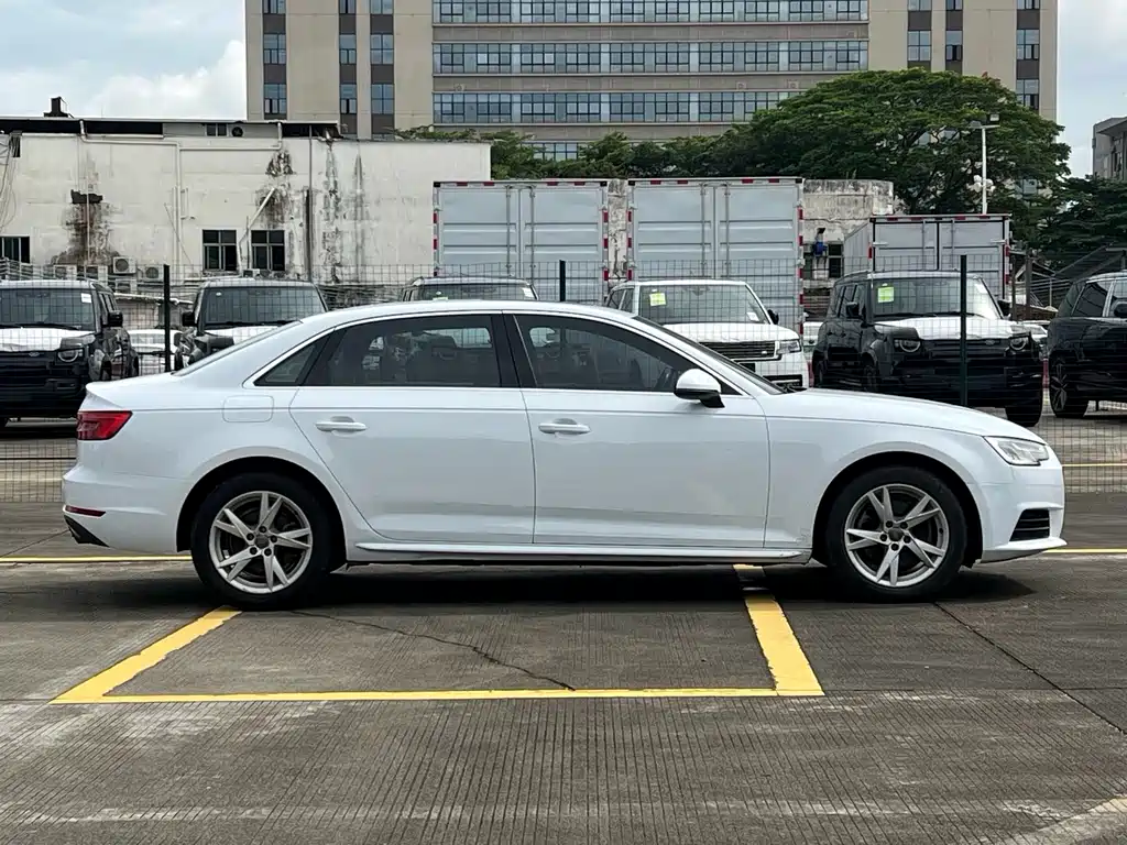 Audi A4L 2017 — фото 14