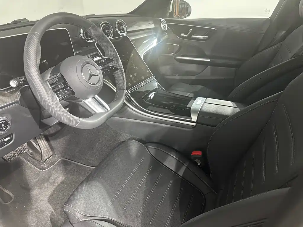Mercedes-Benz C-Class 2025 — фото 4