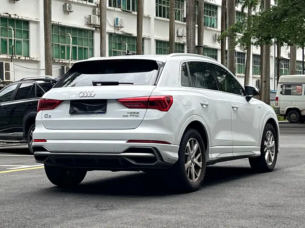 Audi Q3 2019 — фото 17
