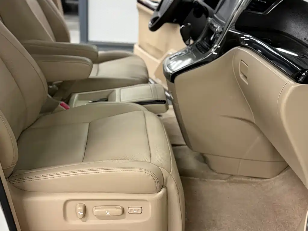 Toyota Alphard 2012 — фото 10