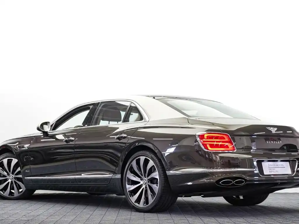 Bentley Flying Spur 2024 — фото 5