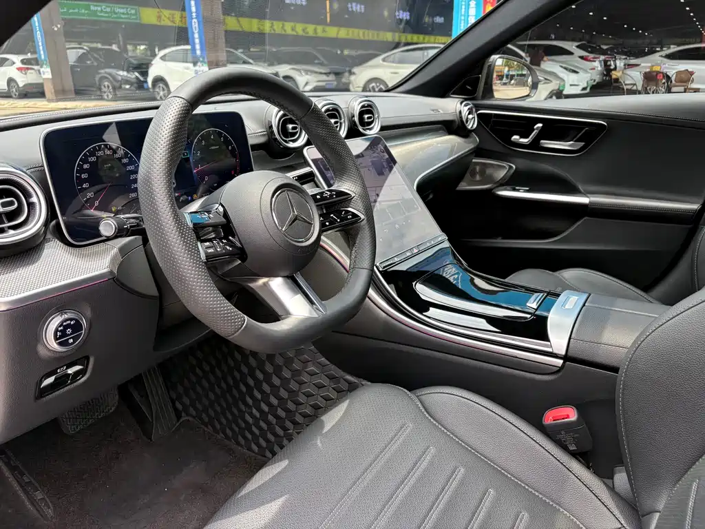 Mercedes-Benz C-Class 2023 — фото 12